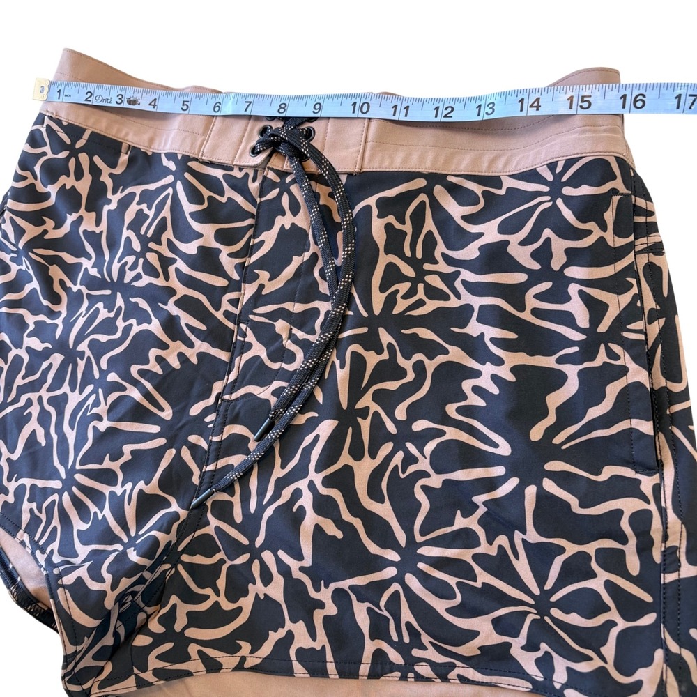 Prana Womens Floral Print Athletic Shorts Zipper Pocket Large No Liner Tan Black - Picture 6 of 8